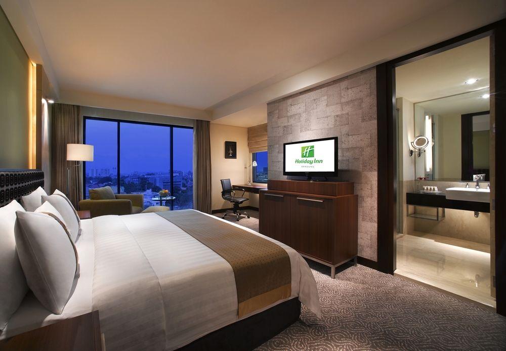 Courtyard By Marriott Bandung Dago Hotel Buitenkant foto