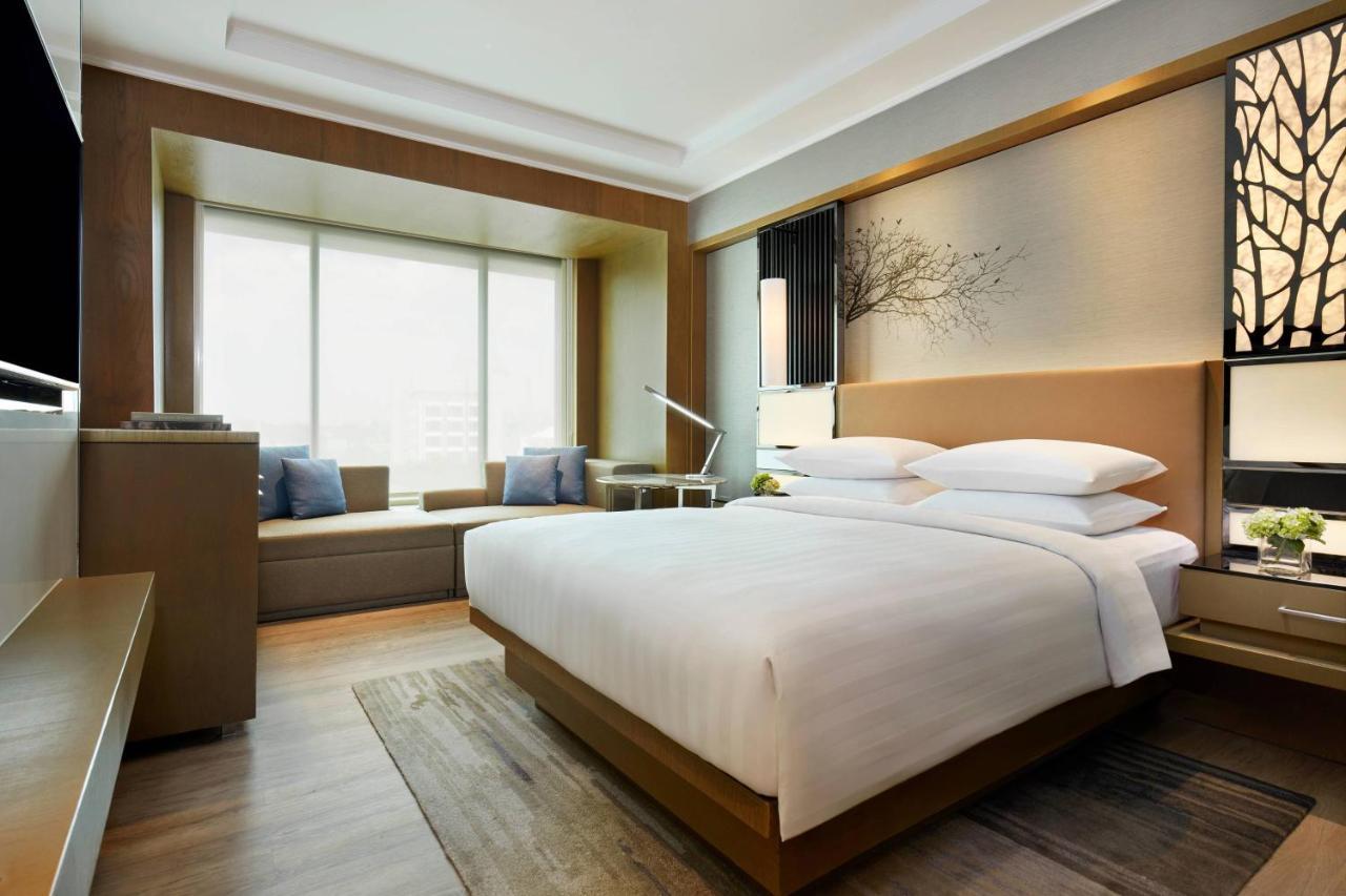 Courtyard By Marriott Bandung Dago Hotel Buitenkant foto