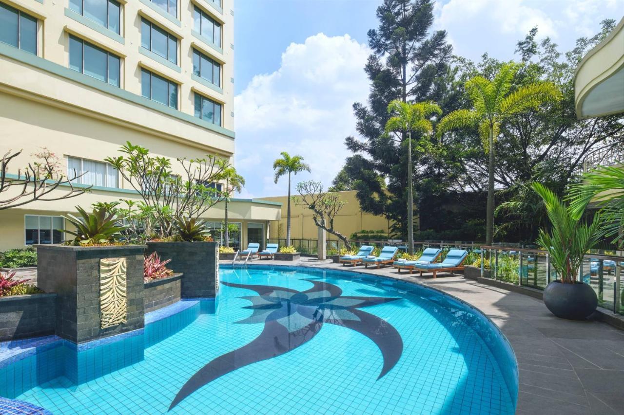 Courtyard By Marriott Bandung Dago Hotel Buitenkant foto
