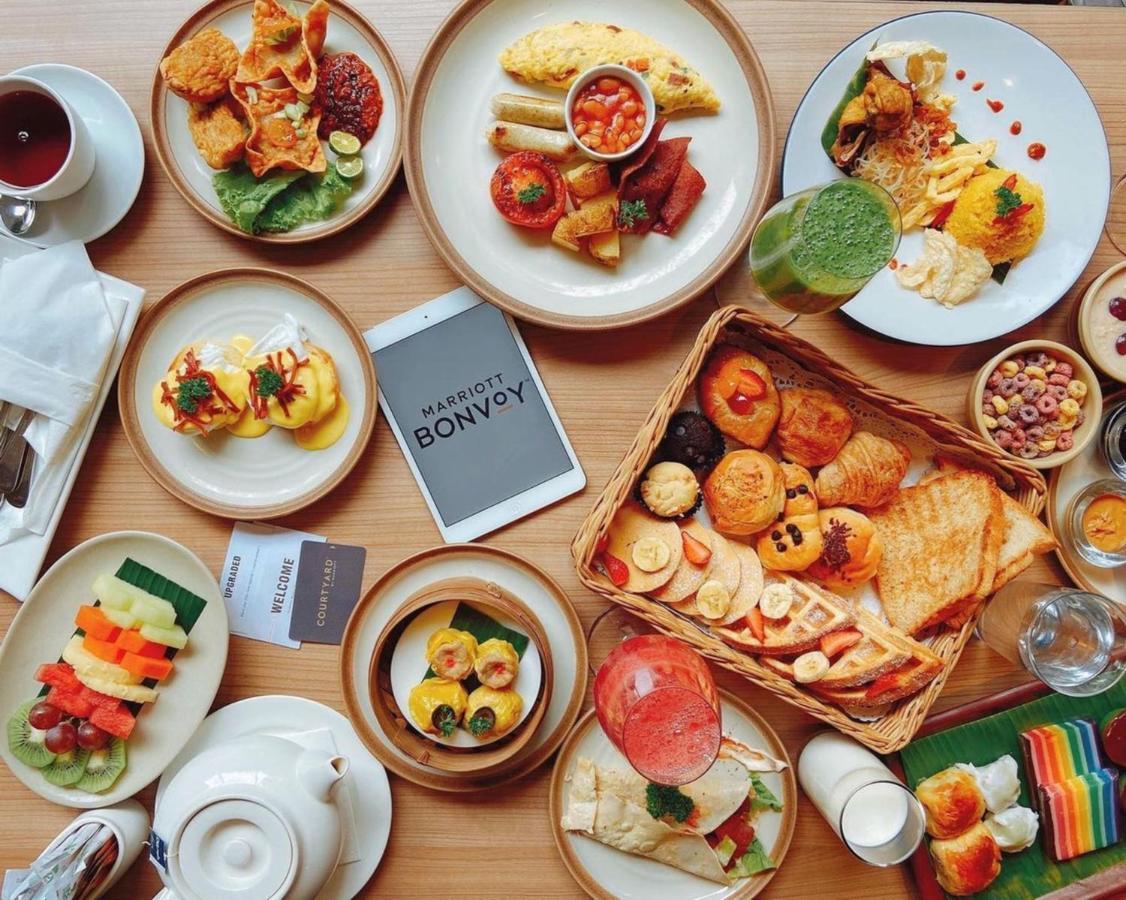 Courtyard By Marriott Bandung Dago Hotel Buitenkant foto