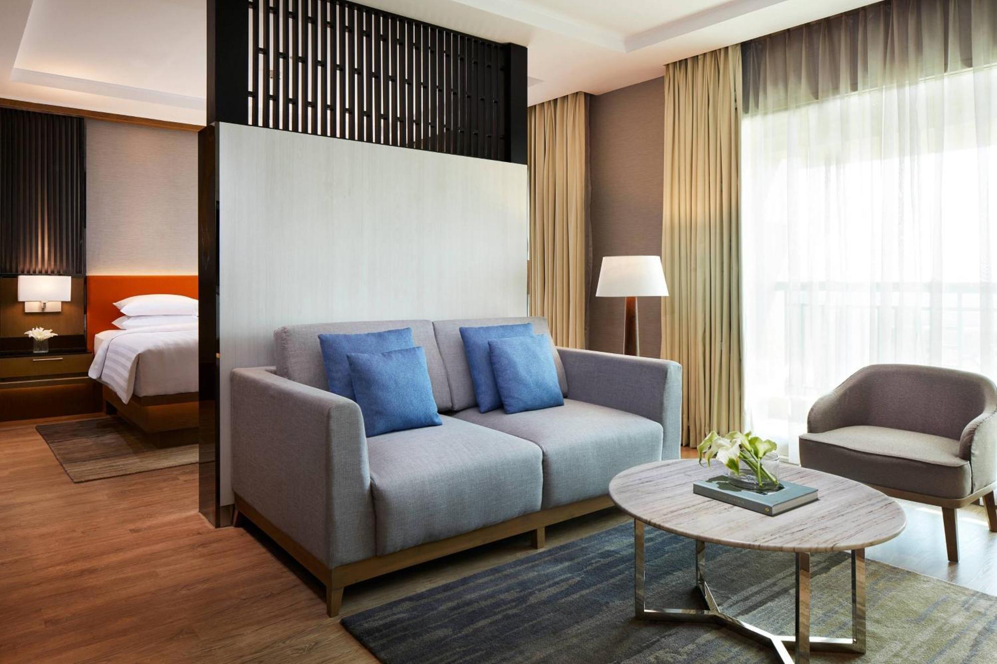 Courtyard By Marriott Bandung Dago Hotel Buitenkant foto