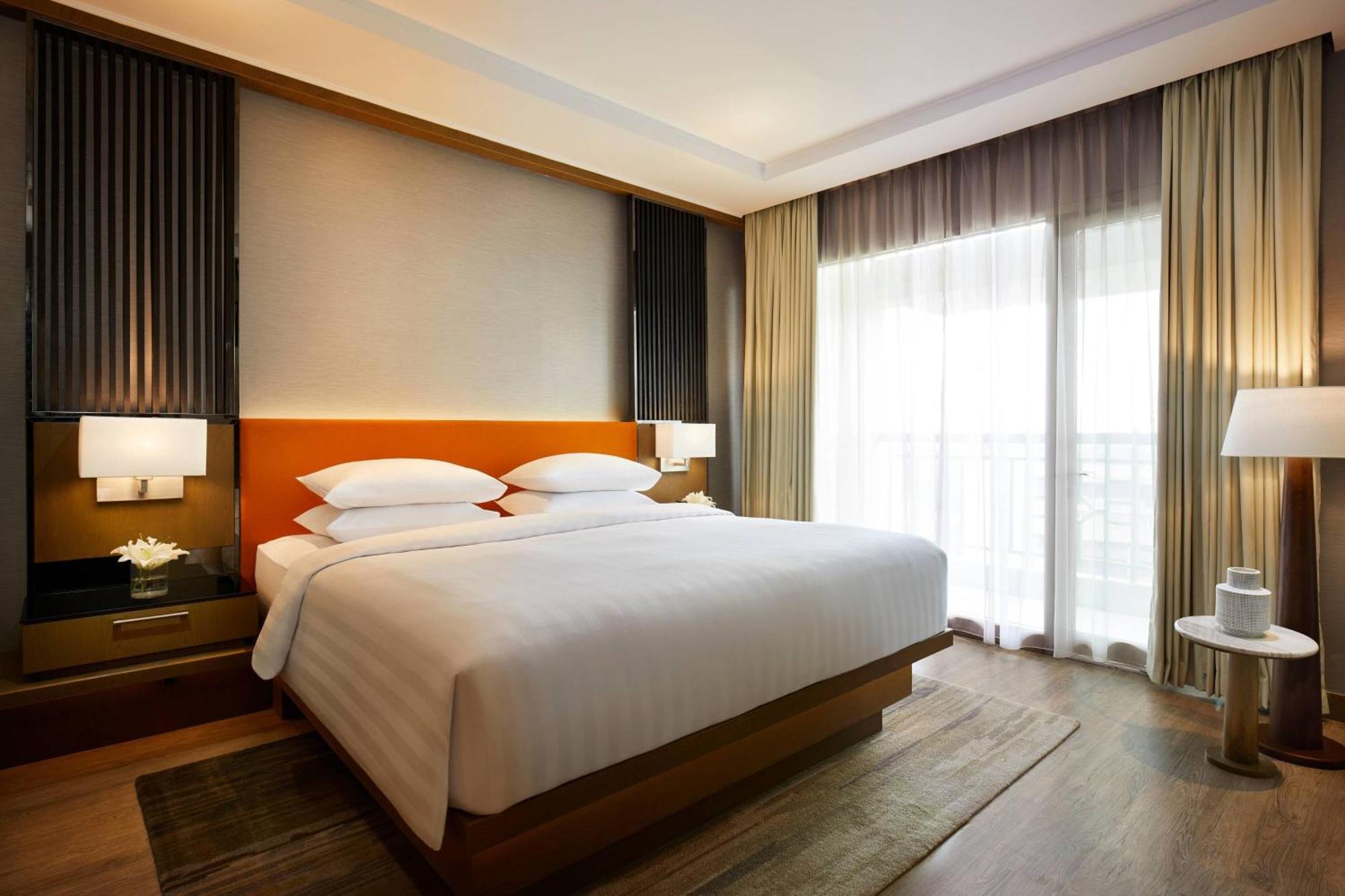 Courtyard By Marriott Bandung Dago Hotel Buitenkant foto