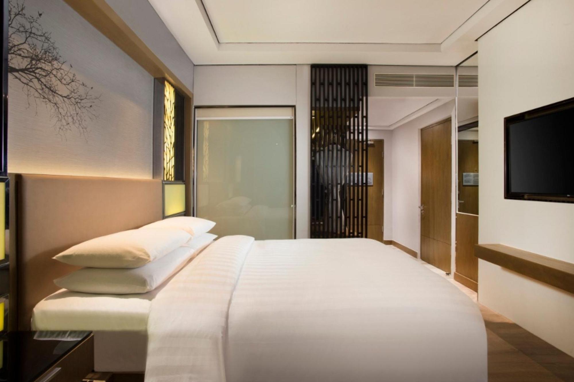 Courtyard By Marriott Bandung Dago Hotel Buitenkant foto