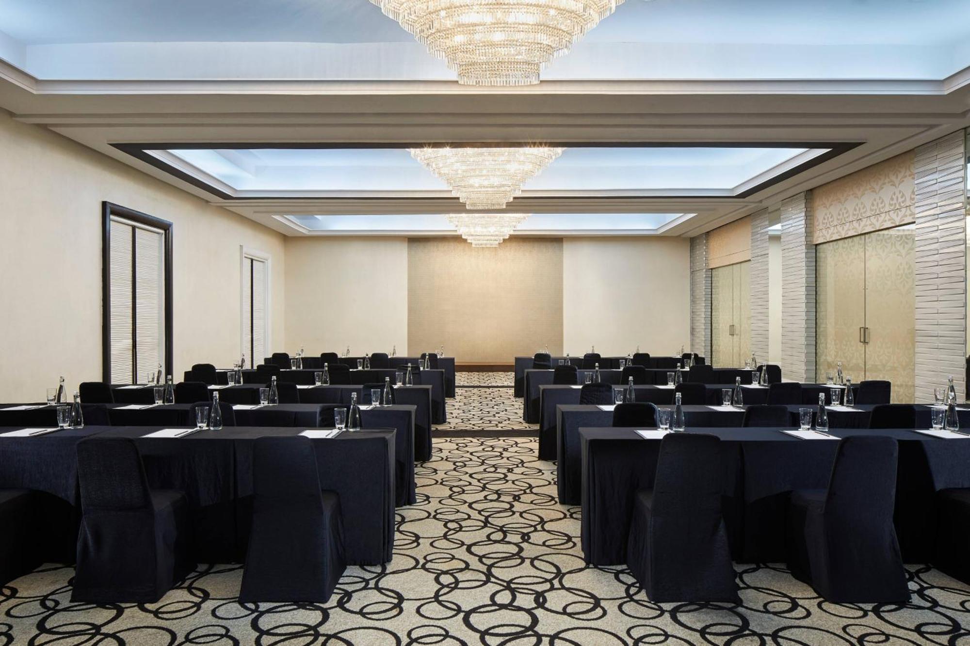 Courtyard By Marriott Bandung Dago Hotel Buitenkant foto