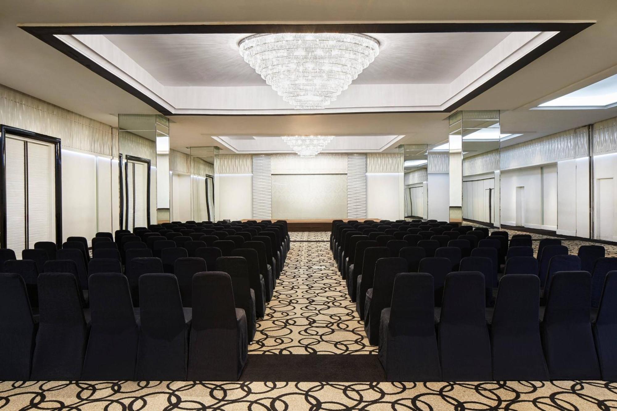 Courtyard By Marriott Bandung Dago Hotel Buitenkant foto