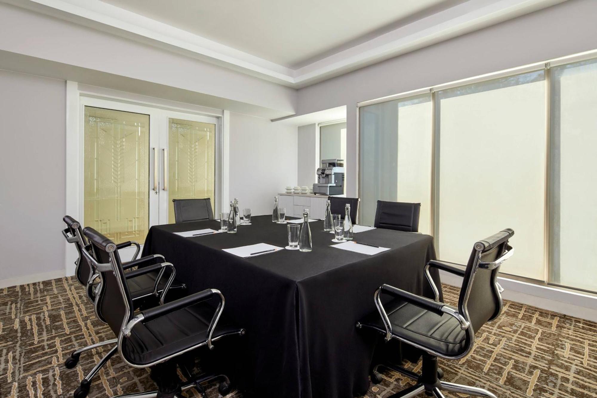 Courtyard By Marriott Bandung Dago Hotel Buitenkant foto