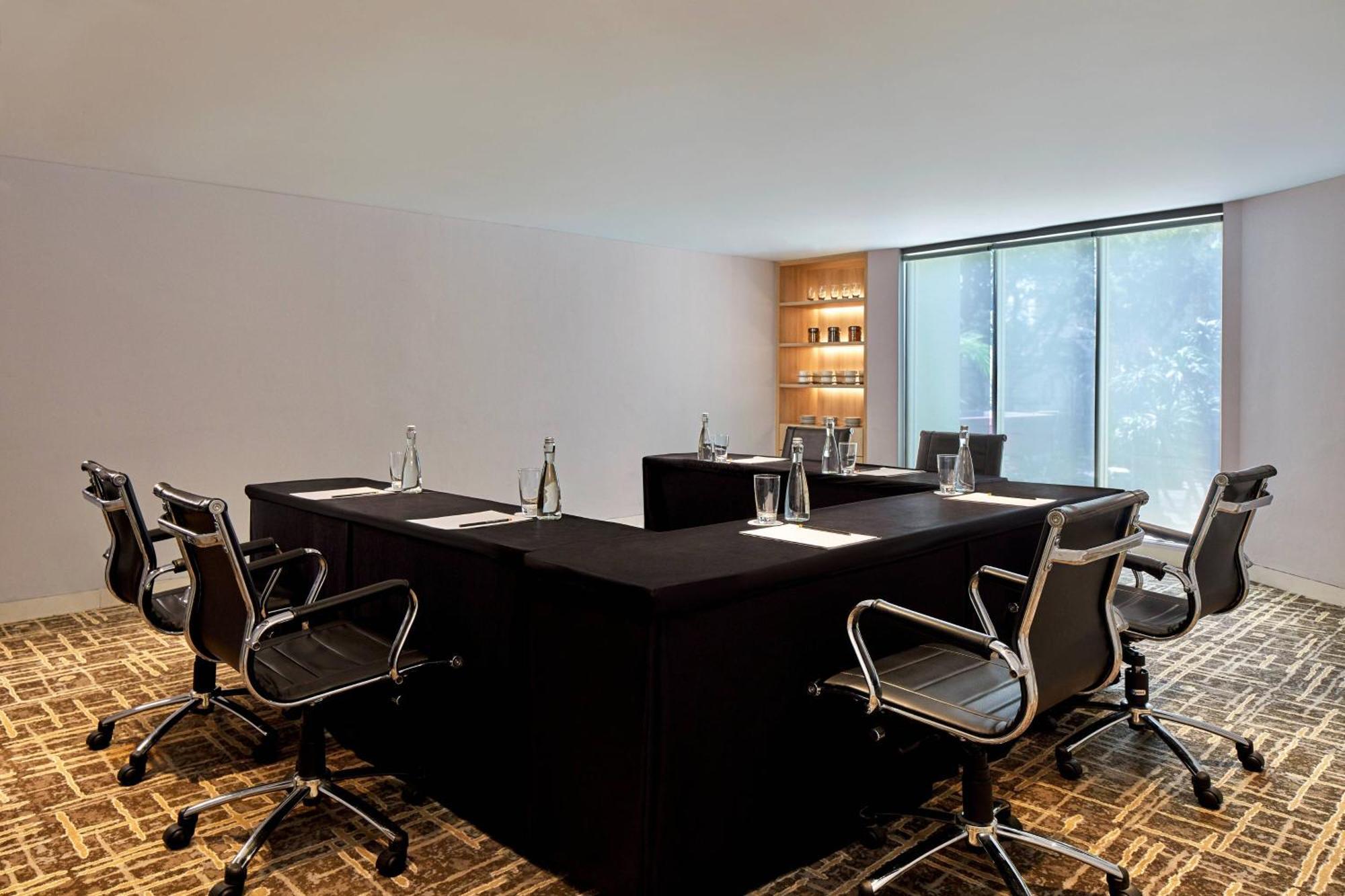 Courtyard By Marriott Bandung Dago Hotel Buitenkant foto