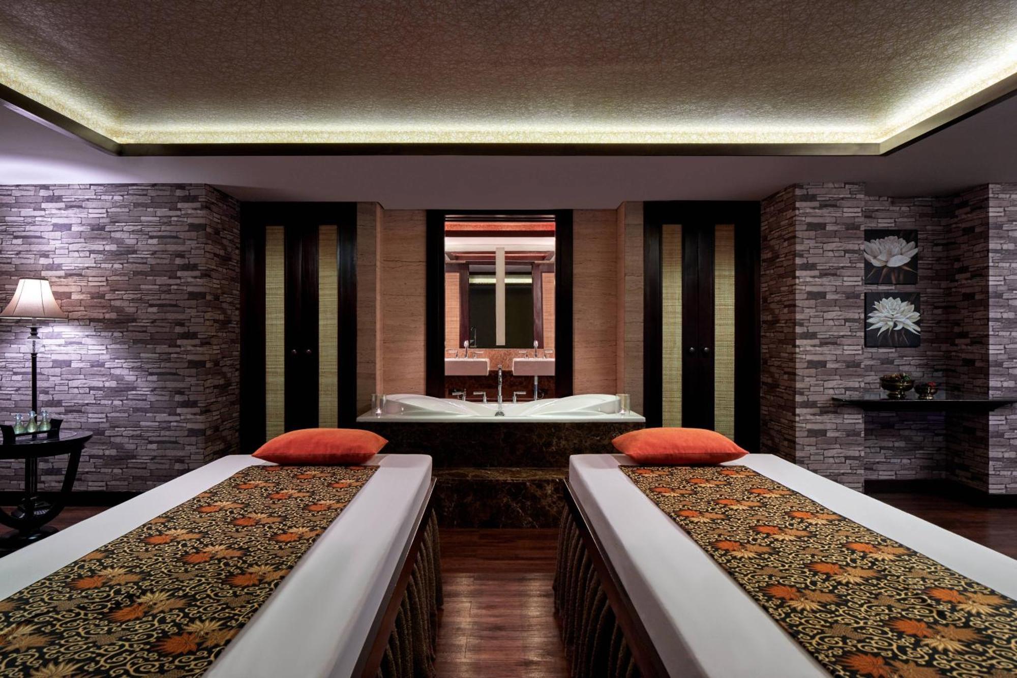 Courtyard By Marriott Bandung Dago Hotel Buitenkant foto