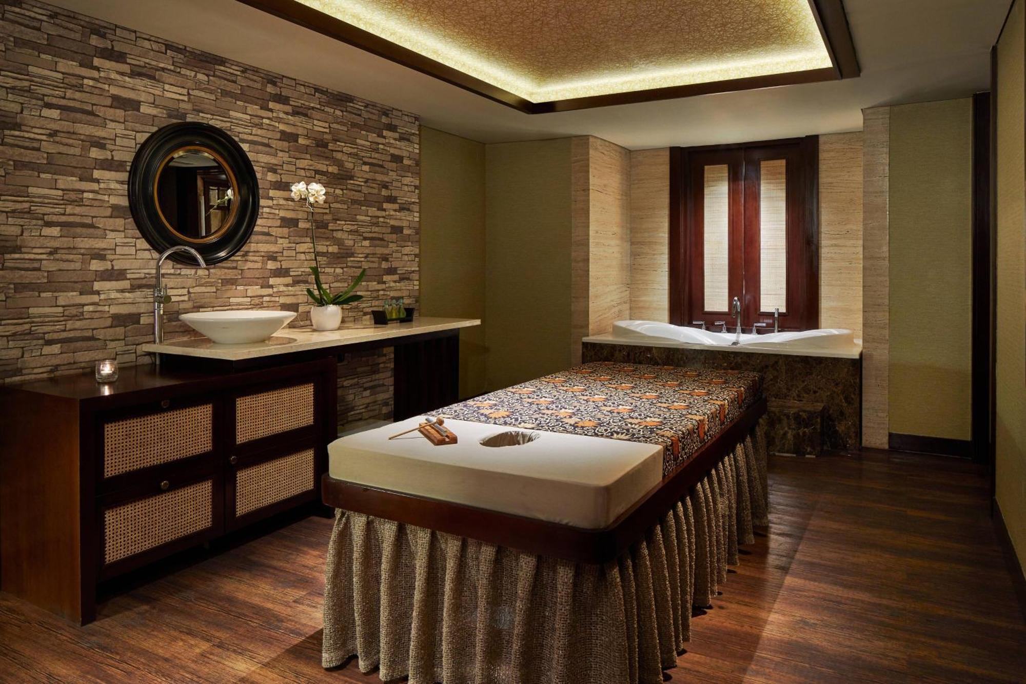 Courtyard By Marriott Bandung Dago Hotel Buitenkant foto