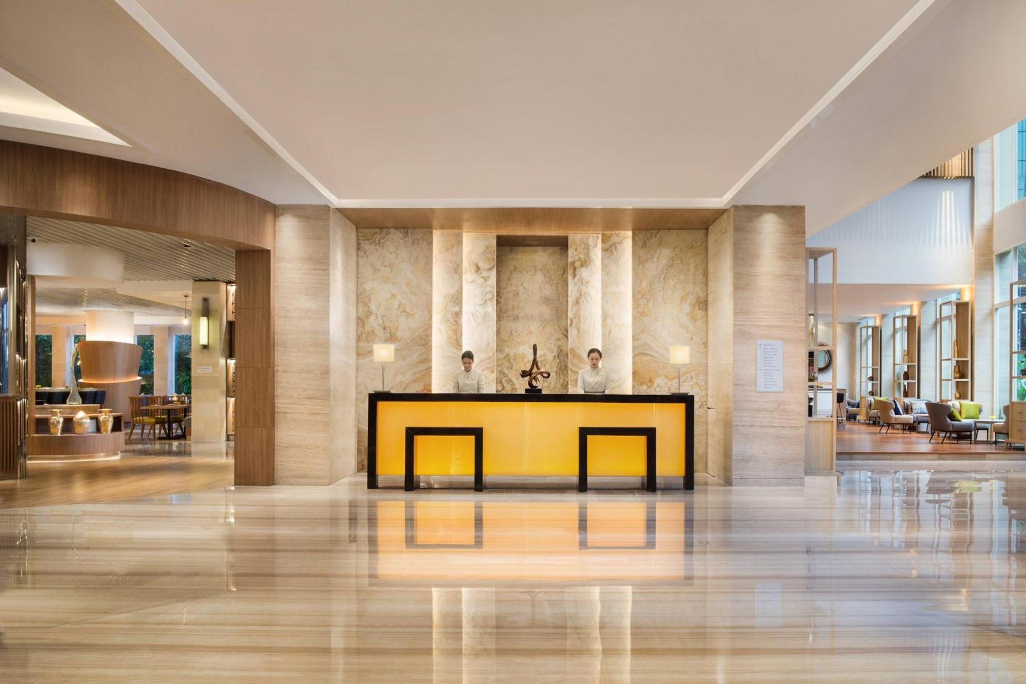 Courtyard By Marriott Bandung Dago Hotel Buitenkant foto