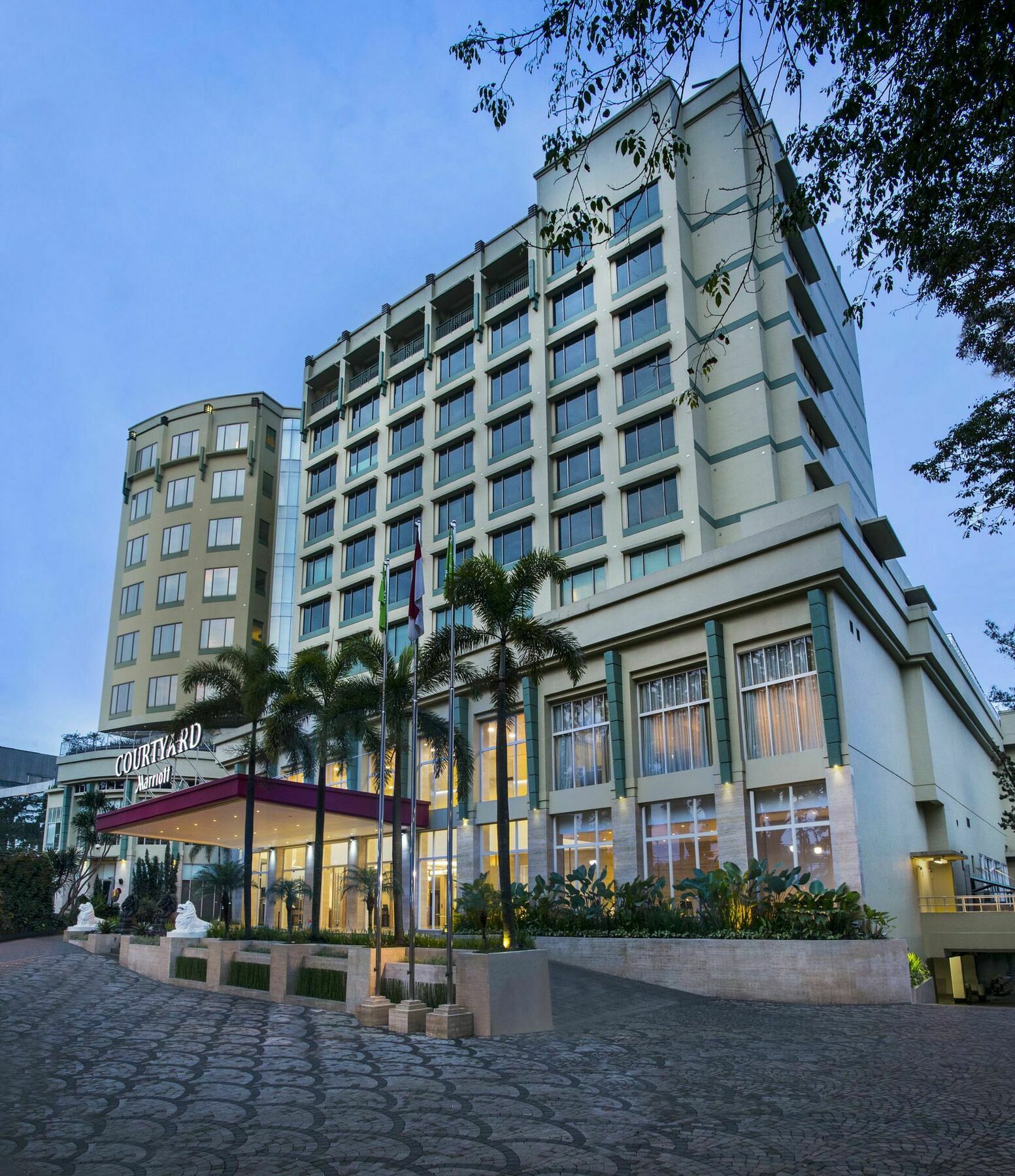 Courtyard By Marriott Bandung Dago Hotel Buitenkant foto