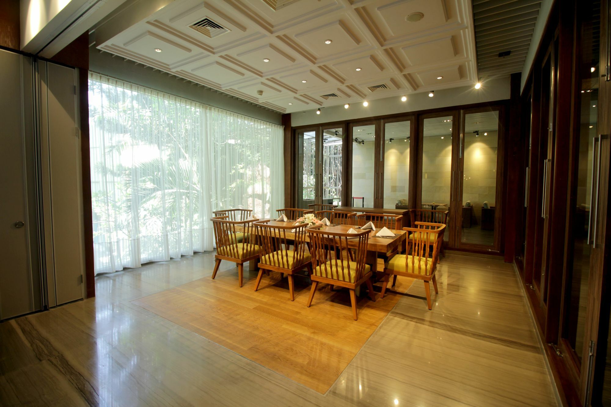 Courtyard By Marriott Bandung Dago Hotel Buitenkant foto